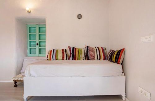 Korithi House | Sira Stonehouse lll