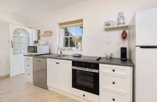 Mount Barker Cottage | Situated in the Town Centre, 30 Min To Adelaide, 10 min to Historic Hahndorf