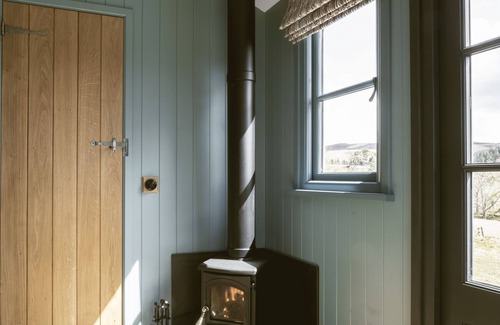 Pitlochry Apartment | Situated in Tulliemet valley on an old shepherd’s hill track, our huts enjoy breathtakingly long vie