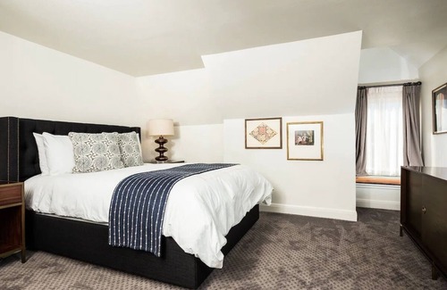West Campus House | Situated merely one mile from the University of Texas, this historic establishme