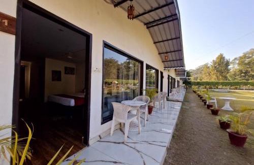 Bail Parao Hotel | Six seasons resort