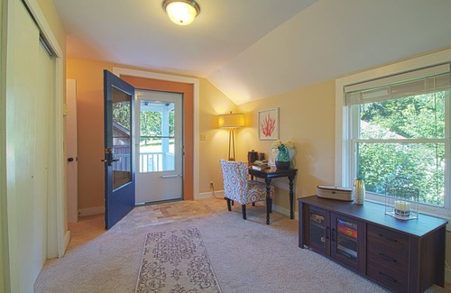 Skaneateles Apartment | Skaneateles Carriage House - Walking Distance to Village of Skaneateles