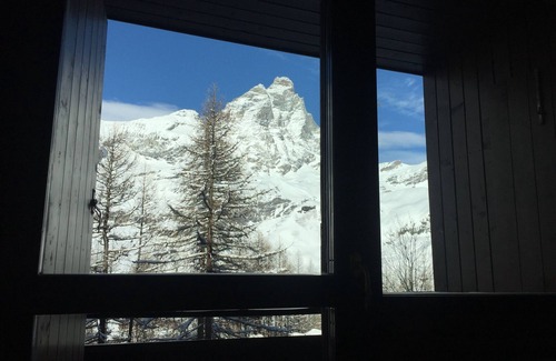 Cervinia Apartment | Ski-in and ski-out panoramic apartment with cromotherapy and free wifi