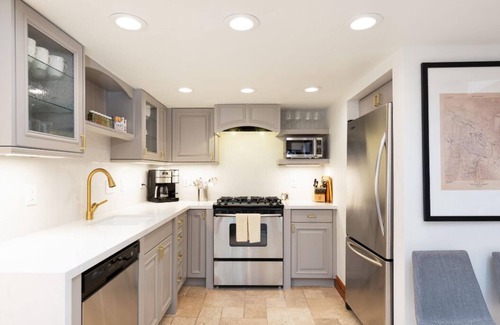 Aspen Condo | Ski In/Out Condo Next to Little Nell Ski Run and Gondola