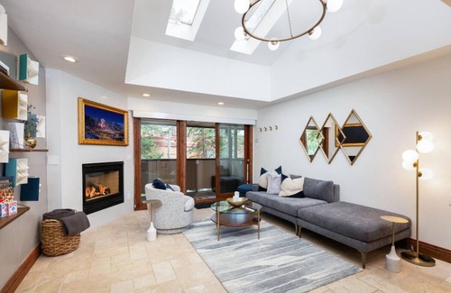 Aspen Condo | Ski In/Out Condo Next to Little Nell Ski Run and Gondola