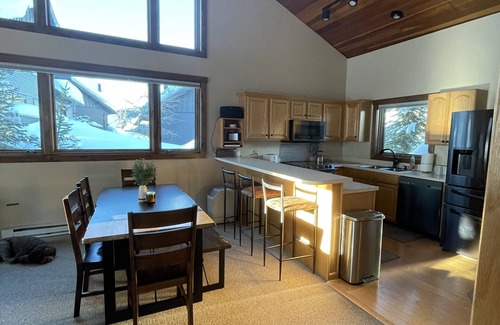 Big Horn Condo | Ski in/Ski Out Big Sky - Steps from the Bear Back Poma