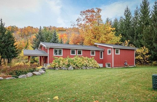 The Blue Mountains Ski Chalet | Ski-in ski-out chalet at Osler Bluff Ski Club