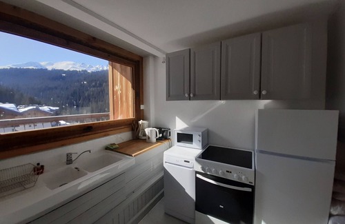 Courchevel Apartment | Ski-in studio near center, balcony, parking, pets allowed