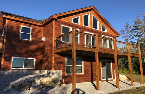Hanover Ski Chalet | Ski Retreat with scenic mountian and river views