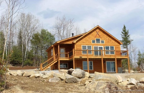 Hanover Ski Chalet | Ski Retreat with scenic mountian and river views