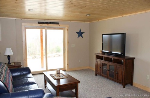 Hanover Ski Chalet | Ski Retreat with scenic mountian and river views