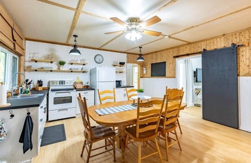 Flesherton Cottage | Ski season rental. Cabin located 10 min drive from Beaver Valley Ski club