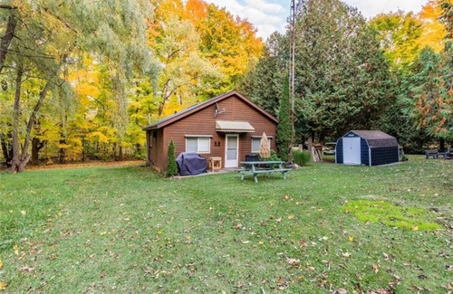 Flesherton Cottage | Ski season rental. Cabin located 10 min drive from Beaver Valley Ski club