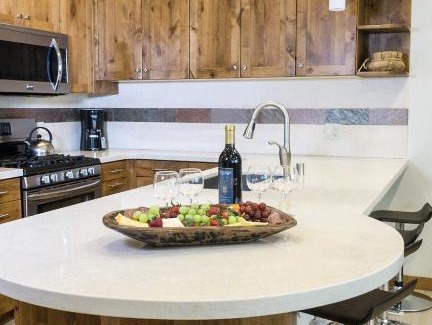 Truckee Hotel | Ski Trails 4070