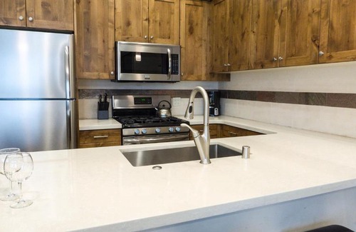 Truckee Hotel | Ski Trails 4070