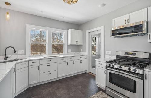 Bryant Apartment | Sky Apt in Majestic MPLS Duplex