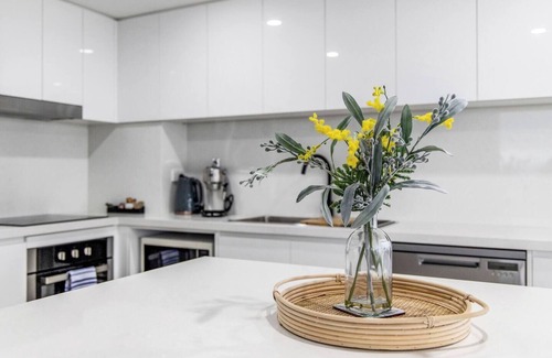 Surfers Paradise Apartment | Sky High Beachside Balcony Panorama at Surfers