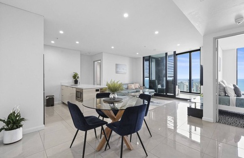 Surfers Paradise Apartment | Sky-High Lodge Ocean Views