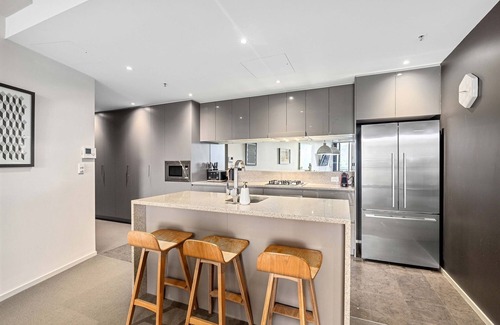 City East Apartment | Sky High Views in the Heart of Canberra
