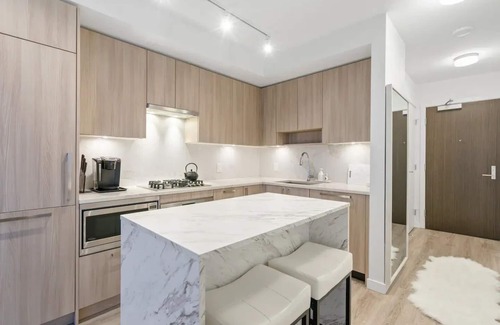 Surrey Condo | Sky Suite 2BR 1BR Condo in Surreys Tallest Tower! Rooftop Terrace w/Views