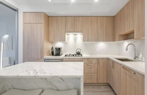 Surrey Condo | Sky Suite 2BR 1BR Condo in Surreys Tallest Tower! Rooftop Terrace w/Views