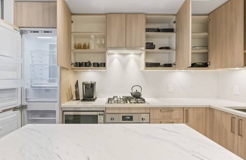 Surrey Condo | Sky Suite 2BR 1BR Condo in Surreys Tallest Tower! Rooftop Terrace w/Views