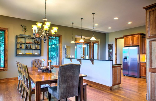 Mountain Air House | Skyfall | Hot Tub, Theater & Views🎥⛰️ Near Hatley Pointe + Inc. Biltmore Pass