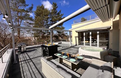Ziepniekkalns Apartment | Skyhouse Riga Superior Penthouse & SPA