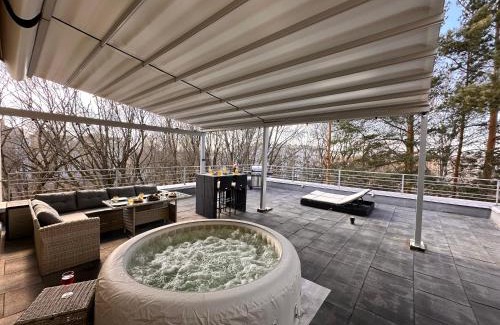 Ziepniekkalns Apartment | Skyhouse Riga Superior Penthouse & SPA