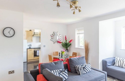 Woolwich Apartment | Skyline Haven Modern 2BR w/Free Parking & 4kTV