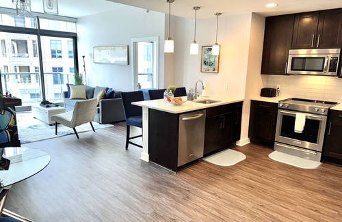 Lenox Apartment | Skyline Luxe | Large Balcony | Mondern Comfort | Pool
