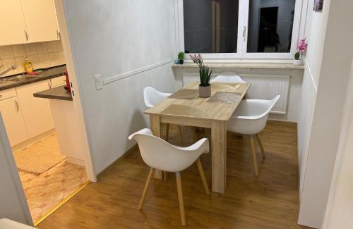 Nussbaumen Apartment | Skyline Retreat Jedes Zimmer mit TV
