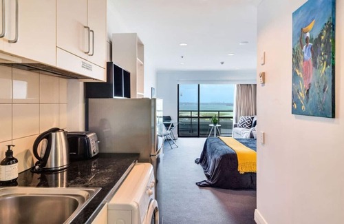 Takapuna Apartment | Skyline Sojourn Studio with Parking and Sea Views