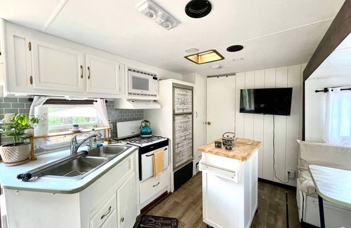 Grass Valley House | SkyView Camper unwind in a natural setting minutes from downtown NC and the Yuba