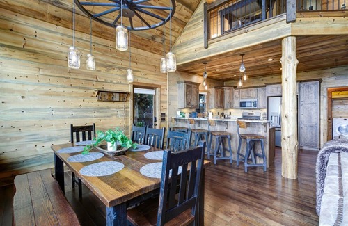 Aska Cabin | Skyview - Sensational Vacation Destination, Panoramic Mtn Views, Hot Tub