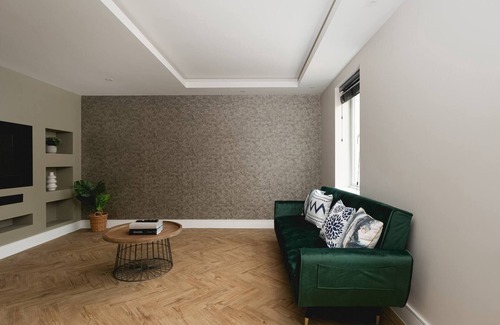 Barnet Apartment | Skyvillion -4bed Cozy Cockfosters Apt Mins To Tube