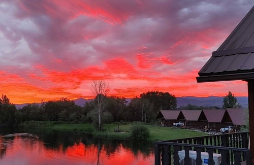 Grantsdale Cabin | SkyWater Cabins