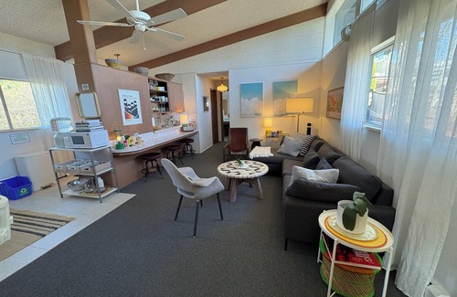 Skyway House | Skyway Retreat: Peaceful Secluded Mid-Century Guesthouse - Amazing Location!
