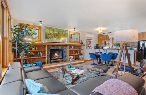 River Rock Condo | Sleek Condo – Near Park, Poudre River and Old Town