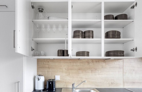 Erdberg Apartment | Sleek Landstraße 1BR w/Pool & Elevator, near Metro U3, by Blueground