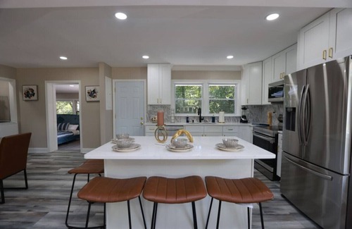 Dumbarton House | Sleek & Luxe Escape: A Haven for Your Staycation!