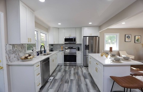 Dumbarton House | Sleek & Luxe Escape: A Haven for Your Staycation!