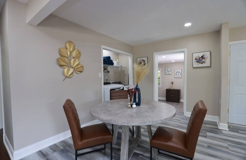 Dumbarton House | Sleek & Luxe Escape: A Haven for Your Staycation!