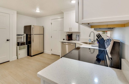 Morgan Apartment | Sleek & Modern Morgan Abode: Great for Families!
