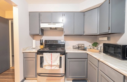 West Ridge Apartment | Sleek North Side Studio Apartment