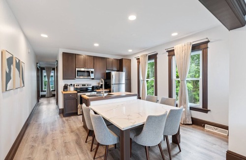 Westside Apartment | Sleek Space: Open & Airy, Close to Key Spots