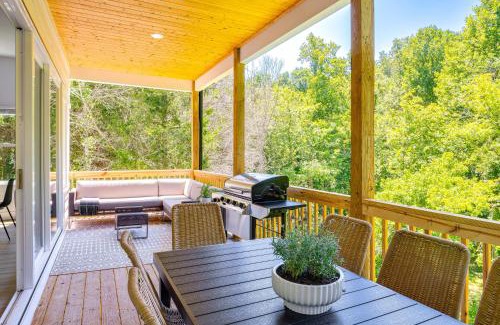 Lancaster House | Sleek Tennessee Retreat 2 Mi to Center Hill Lake!
