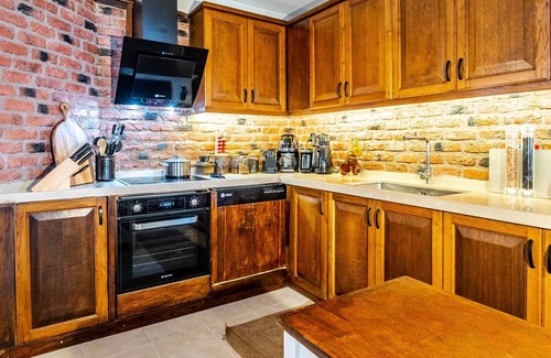Sapanca Villa | Sleek Villa with Backyard and Sapanca Lake View
