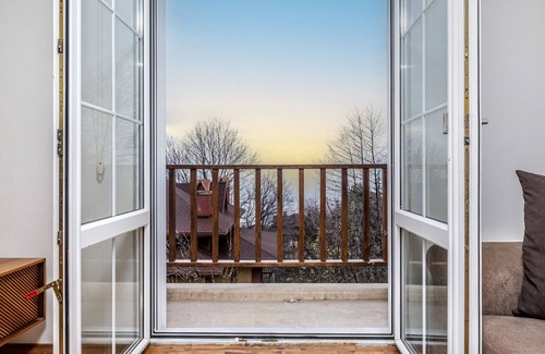 Sapanca Villa | Sleek Villa with Backyard and Sapanca Lake View