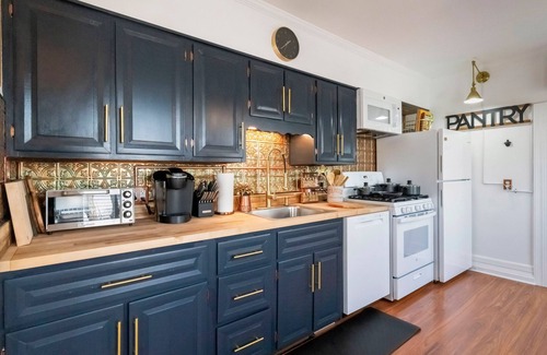Utica Apartment | Sleep 6 Uptown Utica Spacious 2 story ensuite Apt 10 min to Adirondack Nexxus Ct
